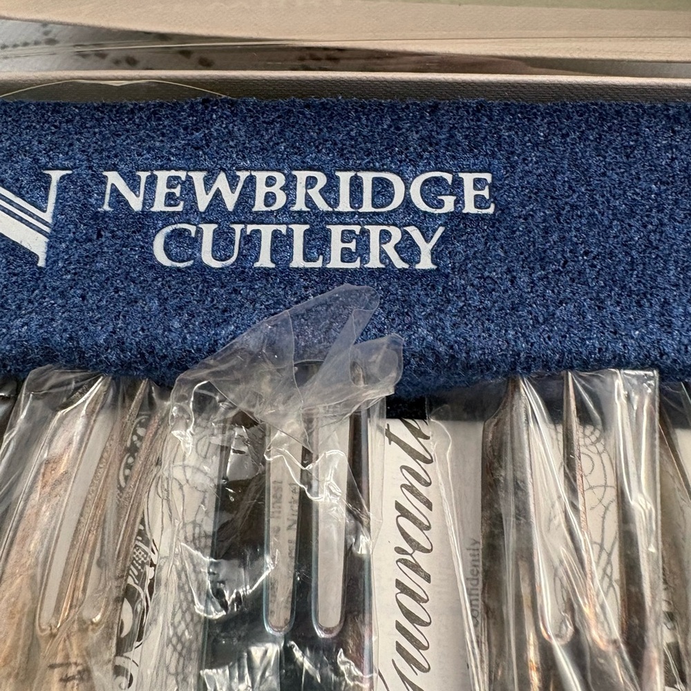 Newbridge Cutlery Box pastry forks - Picture 2 of 4